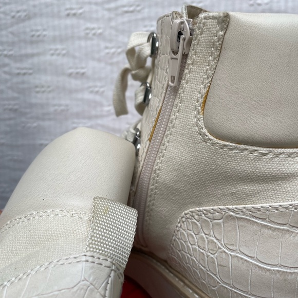 ✨DOLCE VITA✨ White Combat Boots - Picture 4 of 7